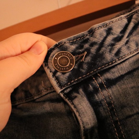 π΄3 for $20π΄ Floral Embroidered Jeans - Picture 13 of 16